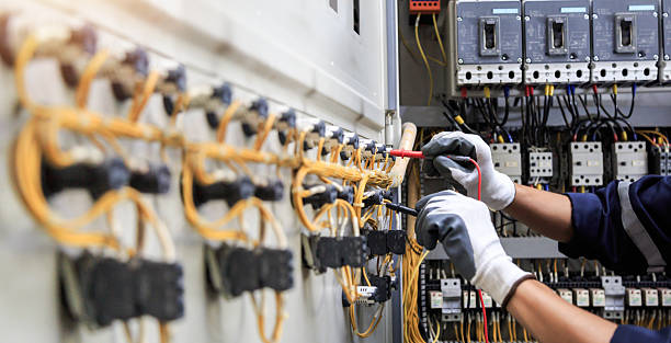 Professional Electrician technician working in Bartlett, TX